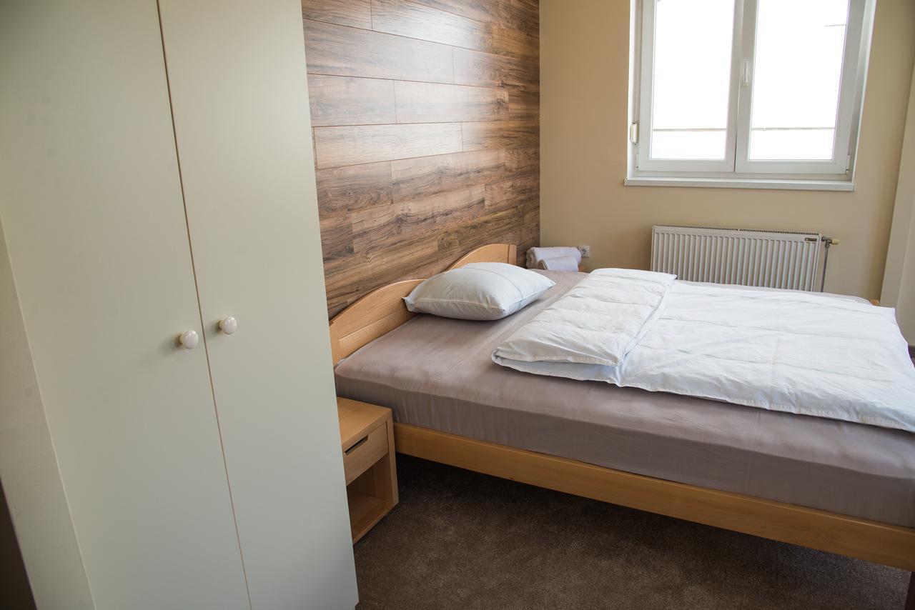 Vege & Vegan Restaurant And Accommodation Novi Sad Exterior foto