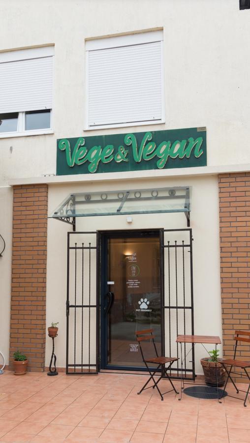 Vege & Vegan Restaurant And Accommodation Novi Sad Exterior foto